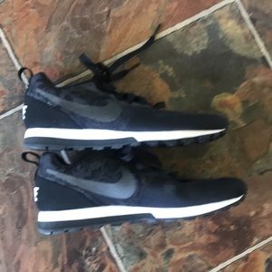 Nike MD Runner 2 Black White Sneaker 902858-001 Women's